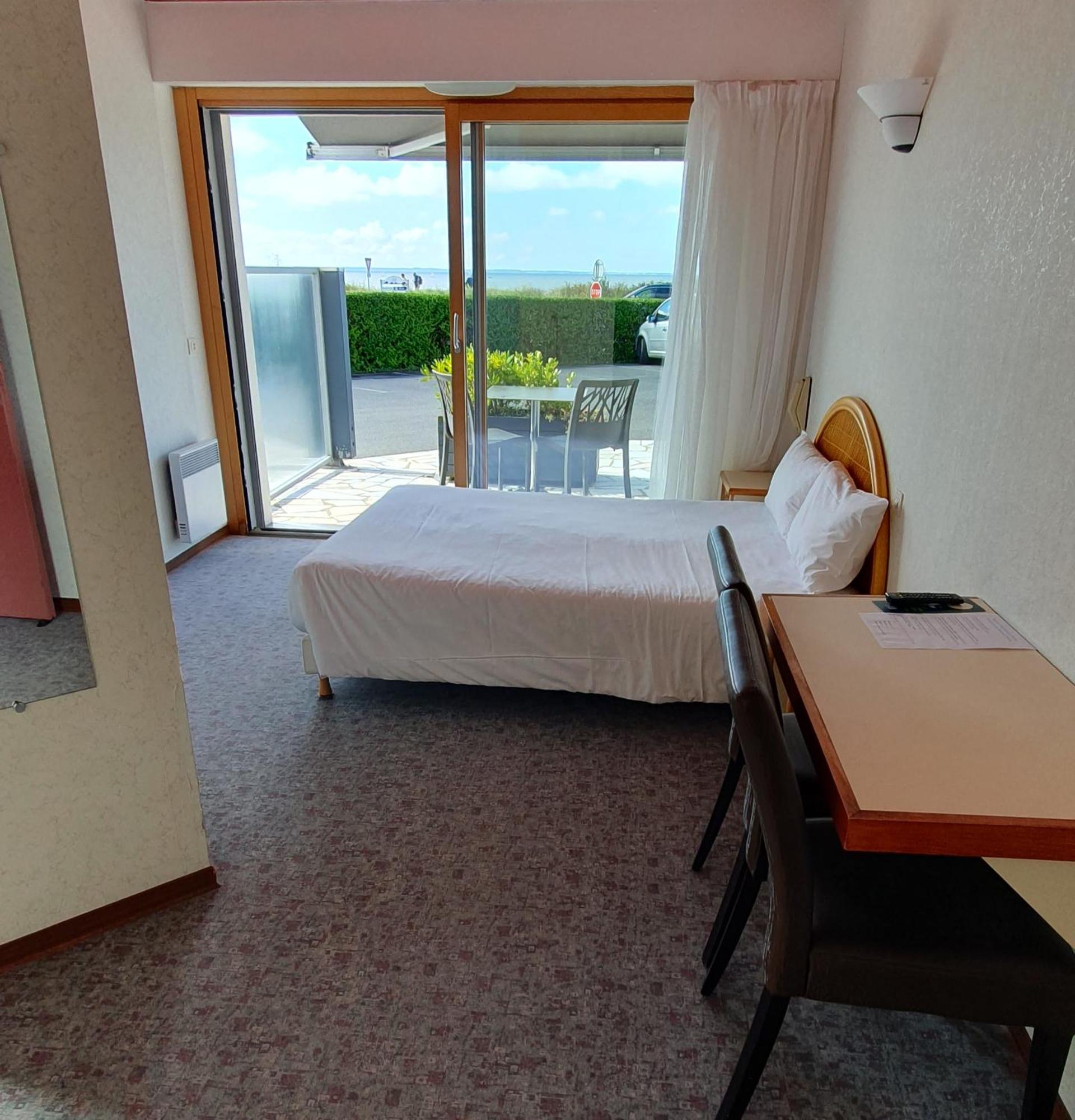 Hotel L'Albatros Damgan Bagian luar foto