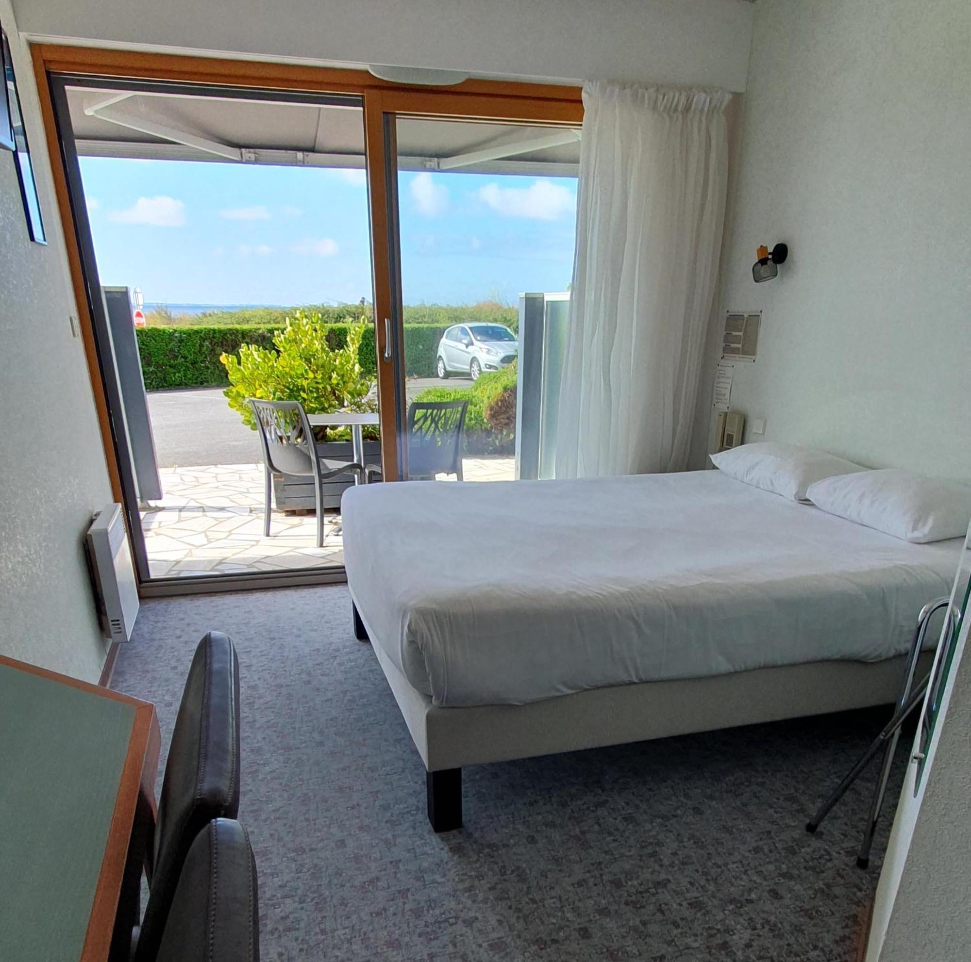 Hotel L'Albatros Damgan Bagian luar foto